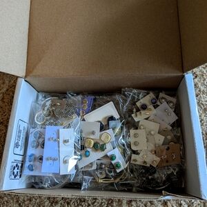 Assorted Like-New Jewelry 86pc / 2.2 lbs